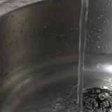 Remover um rótulo de um frasco