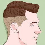 Cortar um corte de cabelo desbotado