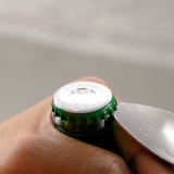 Abrindo uma garrafa sem abridor de garrafas