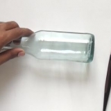 Cortando uma garrafa de vidro