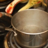 Preparando um cachorro-quente