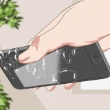 Como consertar um iphone danificado pela água