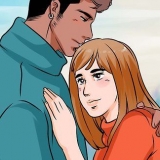 Abraçando um menino