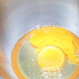 Fazendo uma omelete de queijo