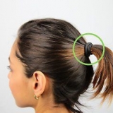 Fazendo um coque no cabelo curto