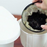 Limpando uma cafeteira com vinagre