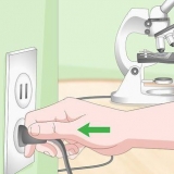 Usando um microscópio de luz