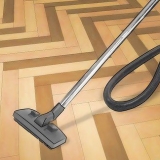 Limpando um piso de linóleo