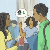 Pedindo a uma garota o número de telefone de sua namorada (o que dizer para melhorar suas chances)
