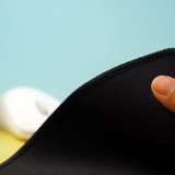 Limpando um mouse pad