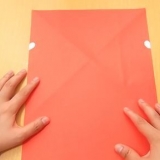 Dobre um coração de origami