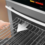 Limpando um forno