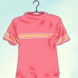 Passar uma camisa ou camiseta