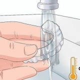 Como limpar uma cinta de retenção de plástico