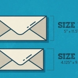Colocando um selo em um envelope