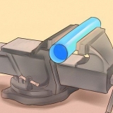Corte de um tubo de pvc
