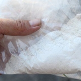 Fazendo uma bomba de fumaça com materiais domésticos