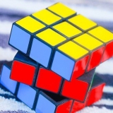 Resolva um cubo mágico