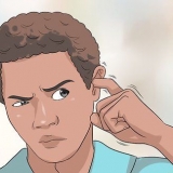 Tratando uma infecção fúngica do canal auditivo