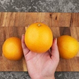Descasque uma laranja
