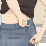 Pegando jeans pela cintura