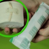 Aplique uma bandagem de suporte no joelho