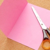 Corte um coração de papel simétrico
