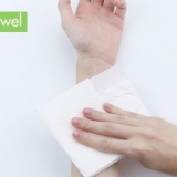 Aplicando uma tatuagem temporária