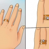 Vestindo um anel de casamento