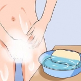 Inserindo um supositório vaginal