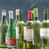 Fazendo um sino de vento com garrafas de vinho