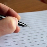 Escrevendo um papel branco