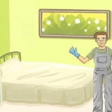 Limpando um quarto muito bagunçado