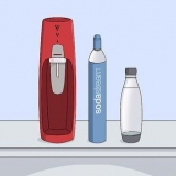 Fazendo refrigerante em uma máquina sodastream