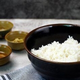 Fazendo arroz frito