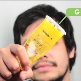 Aplique gel no cabelo