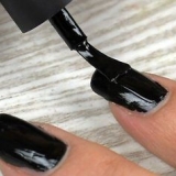 Usando esmalte comum e esmalte de gel uv juntos
