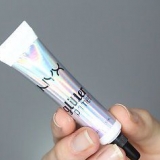 Faça um bastão de sombra com glitter