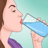 Fazendo o som de uma gota d'água com a boca