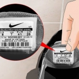 Encontre o número do modelo nos tênis nike