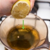Fazendo xarope para tosse com suco de limão