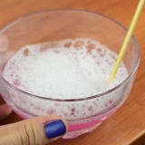 Remova manchas de tinta dos móveis