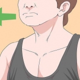Treinando seu queixo duplo através de exercícios de ioga