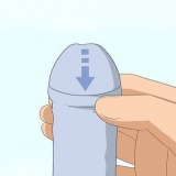 Puxando seu prepúcio para trás sem dor