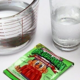 Fazendo shots de gelatina
