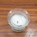 Removendo a cera da vela de um pote de vela