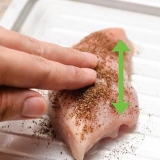 Assar peito de frango no forno