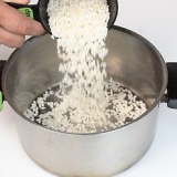 Fazendo arroz pegajoso