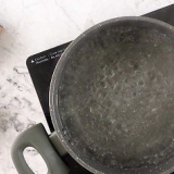 Prepare o macarrão e o queijo kraft