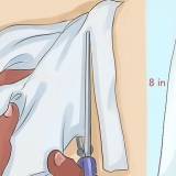 Fazendo cachos no cabelo com tiras de tecido